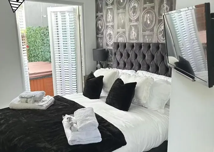 The Mayfair Lodge & Family Suite
